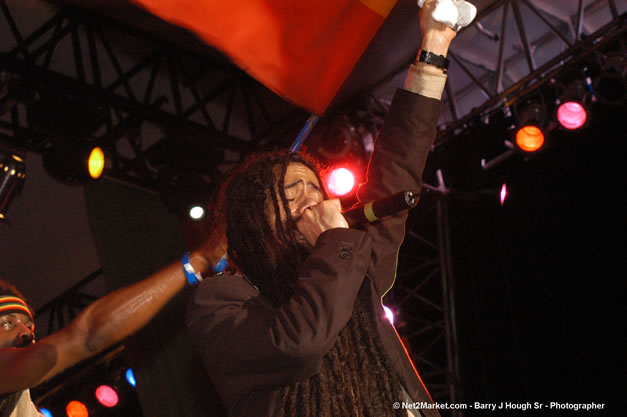 Damian Marley - Red Stripe Reggae Sumfest 2006 - The Summit - Jamaica's Greatest, The World's Best - Saturday, July 22, 2006 - Montego Bay, Jamaica - Negril Travel Guide, Negril Jamaica WI - http://www.negriltravelguide.com - info@negriltravelguide.com...!