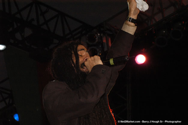 Damian Marley - Red Stripe Reggae Sumfest 2006 - The Summit - Jamaica's Greatest, The World's Best - Saturday, July 22, 2006 - Montego Bay, Jamaica - Negril Travel Guide, Negril Jamaica WI - http://www.negriltravelguide.com - info@negriltravelguide.com...!