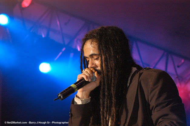 Damian Marley - Red Stripe Reggae Sumfest 2006 - The Summit - Jamaica's Greatest, The World's Best - Saturday, July 22, 2006 - Montego Bay, Jamaica - Negril Travel Guide, Negril Jamaica WI - http://www.negriltravelguide.com - info@negriltravelguide.com...!