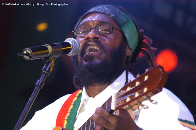 Tarrus Riley - Red Stripe Reggae Sumfest 2006 - The Summit - Jamaica's Greatest, The World's Best - Saturday, July 22, 2006 - Montego Bay, Jamaica - Negril Travel Guide, Negril Jamaica WI - http://www.negriltravelguide.com - info@negriltravelguide.com...!