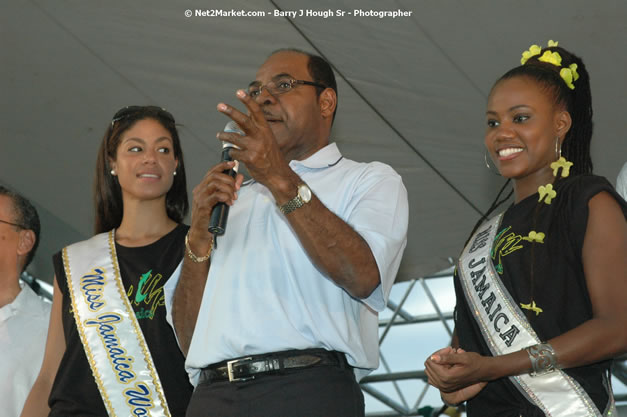 The Ministry of Toursim Luncheon & The Jamaica Tourist Board present Tourism Awareness Concert in Commemoraton of the Start of the 07/08 Winter Tourist Season - Guest Performers: Third World, Tessane Chin, Etana, Assassin, One Third, Christopher Martin, Gumption Band - Saturday, December 15, 2007 - Old Hospital Site, on the Hip Strip, Montego Bay, Jamaica W.I. - Photographs by Net2Market.com - Barry J. Hough Sr, Photographer - Negril Travel Guide, Negril Jamaica WI - http://www.negriltravelguide.com - info@negriltravelguide.com...!