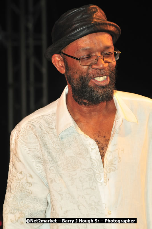 Beres Hammond @ Unite The People An International Reggae Fest, Featuring: Beres Hammond, Coco T, Queen Ifrica, Khalil, Cameal Davis, Iley Dread, Rochelle, Geoffrey Star, Ras Penco, Kool DeLoy, Otis Gayle, J.McKay, Tiney Winey, Venue at Norman Manley Boulevard, Negril, Westmoreland, Jamaica - Saturday, April 4, 2009 - Photographs by Net2Market.com - Barry J. Hough Sr, Photographer/Photojournalist - Negril Travel Guide, Negril Jamaica WI - http://www.negriltravelguide.com - info@negriltravelguide.com...!