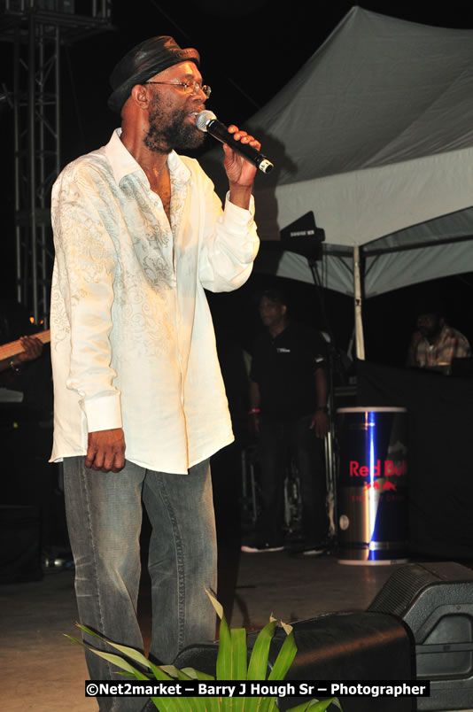 Beres Hammond @ Unite The People An International Reggae Fest, Featuring: Beres Hammond, Coco T, Queen Ifrica, Khalil, Cameal Davis, Iley Dread, Rochelle, Geoffrey Star, Ras Penco, Kool DeLoy, Otis Gayle, J.McKay, Tiney Winey, Venue at Norman Manley Boulevard, Negril, Westmoreland, Jamaica - Saturday, April 4, 2009 - Photographs by Net2Market.com - Barry J. Hough Sr, Photographer/Photojournalist - Negril Travel Guide, Negril Jamaica WI - http://www.negriltravelguide.com - info@negriltravelguide.com...!