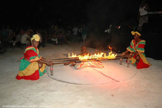 Half Moon Resort Party - Virgin Atlantic Inaugural Flight To Montego Bay, Jamaica Photos - Sir Richard Branson, President & Family, and 450 Passengers - Party Royal Pavillion at Half Moon Resort, Montego Bay, Jamaica - Monday, July 3, 2006 - Negril Travel Guide, Negril Jamaica WI - http://www.negriltravelguide.com - info@negriltravelguide.com...!