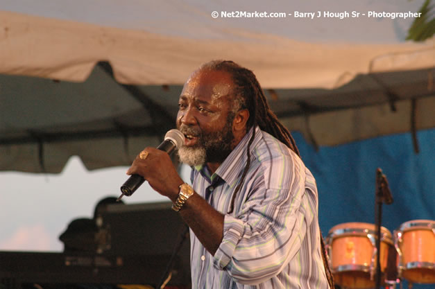 Freddie McGregor @ Western Consciousness 2007 - Presented by King of Kings Productons - Saturday, April 28, 2007 - Llandilo Cultural Centre, Savanna-La-Mar, Westmoreland, Jamaica W.I. - Negril Travel Guide, Negril Jamaica WI - http://www.negriltravelguide.com - info@negriltravelguide.com...!